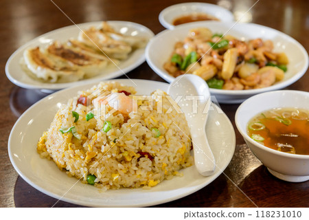 中餐、城鎮中餐、炒飯、餃子、炒雞和腰果 118231010