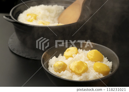 栗飯 栗飯盛在碗裡 栗飯 栗飯盛在碗裡 118231021