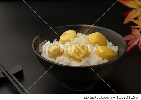 栗飯 栗飯盛在碗裡 栗飯 栗飯盛在碗裡 118231156
