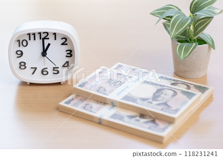 Clock and money Time 1 o'clock 13 o'clock 1:00 13:00 118231241