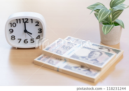 Clock and money Time 4 o'clock 16 o'clock 4:00 16:00 118231244