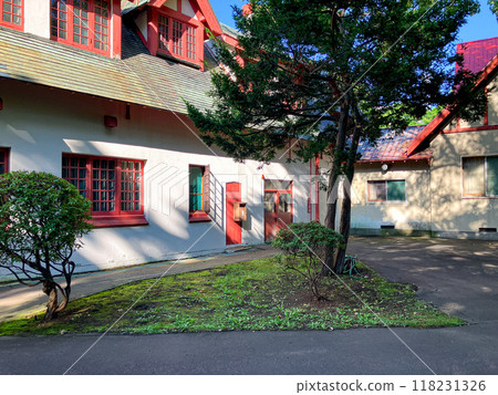Close-up of the front of the Hokkaido Governor's Residence (former Mitsui Club), Chuo Ward, Sapporo City, amidst fresh greenery. Close-up of the front of the Hokkaido Governor's Residence (former Mitsui Club), Chuo Ward, Sapporo City, amidst fresh greenery. 118231326