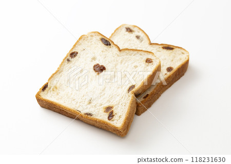 白色背景上的葡萄乾麵包 118231630