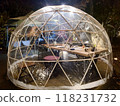 Enjoy dinner at a glamping 118231732