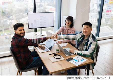 Team meeting with real estate agents in modern office Team meeting with real estate agents in modern office 118232301
