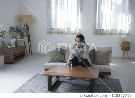 A man in poor physical condition　 118232735