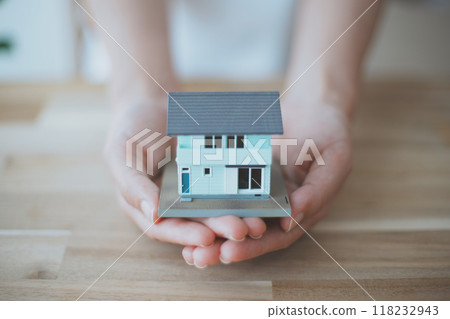 Person holding a house model 118232943