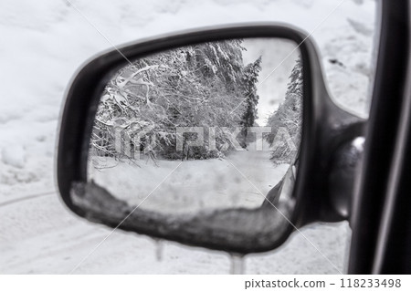Iced car mirror 118233498