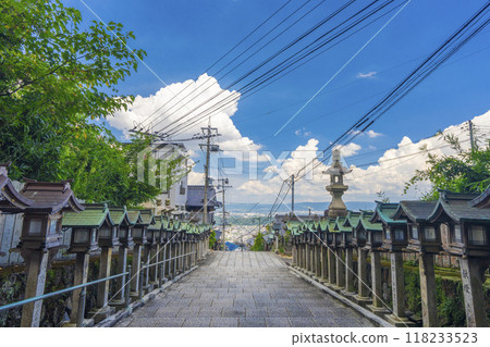 從寶山寺的參道上往下看，美麗的風景盡收眼底 118233523