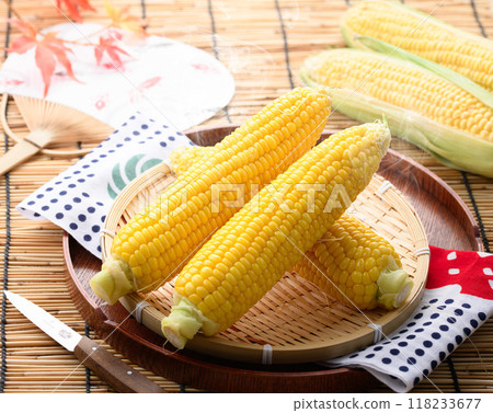 Freshly boiled corn (boiled corn) 118233677