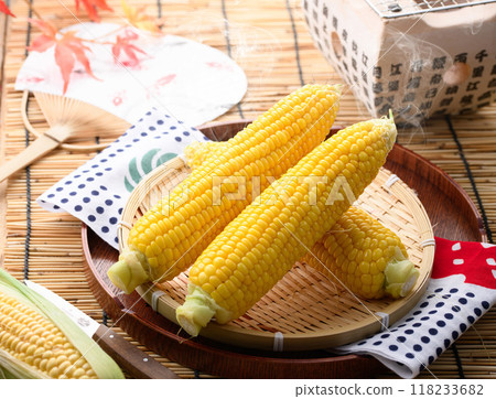 Freshly boiled corn (boiled corn) Freshly boiled corn (boiled corn) 118233682