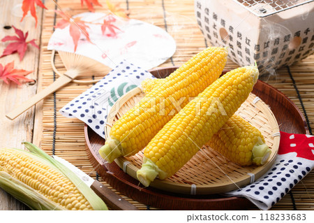 Freshly boiled corn (boiled corn) 118233683