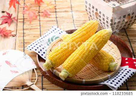 Freshly boiled corn (boiled corn) 118233685