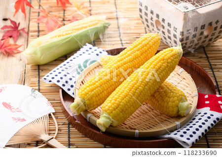 Freshly boiled corn (boiled corn) 118233690