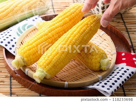 Freshly boiled corn (boiled corn) Freshly boiled corn (boiled corn) 118233698