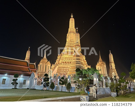 Bangkok's famous spot: Wat Arun at night 118234379