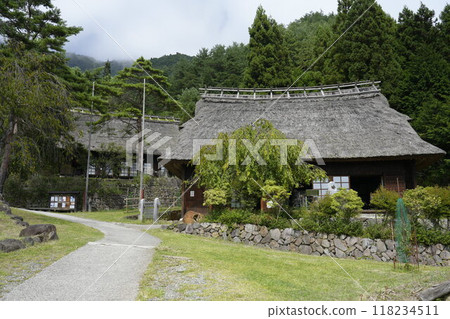拍攝於山梨縣西湖 Iyashinosato Nemba 的一座古老民宅。 118234511
