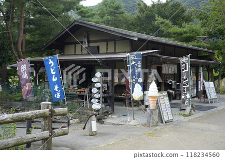 拍攝於山梨縣西湖 Iyashinosato Nemba 的一座古老民宅。 拍攝於山梨縣西湖 Iyashinosato Nemba 的一座古老民宅。 118234560