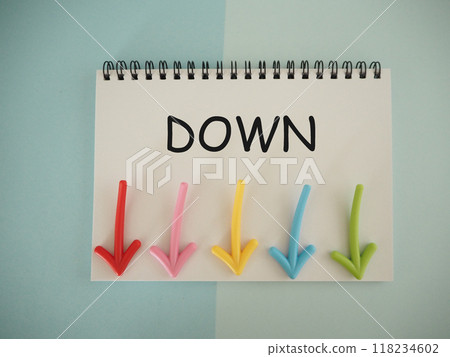 向下字元和向下箭頭 118234602