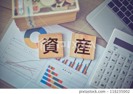 Money and assets characters business image Money and assets characters business image 118235002