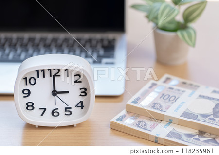 Clock and money Time 3 o'clock 15 o'clock 3:00 15:00 118235961