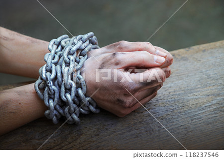 Women's hands in iron chains 118237546
