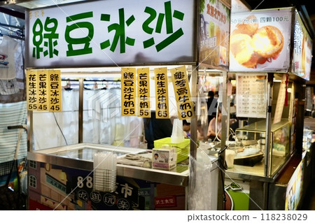 Taiwan night market/food stall image 118238029