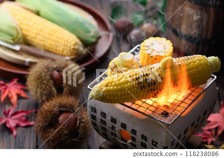 Autumn taste: grilled corn Autumn taste: grilled corn 118238086
