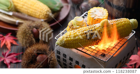 Autumn taste: grilled corn 118238087