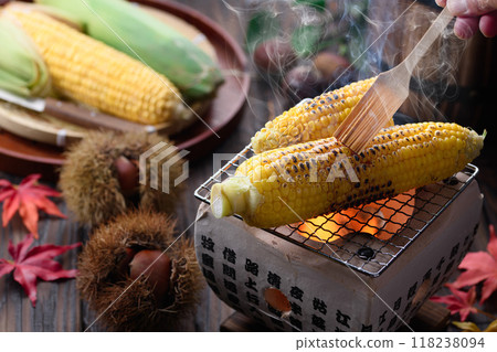 Autumn taste: grilled corn 118238094