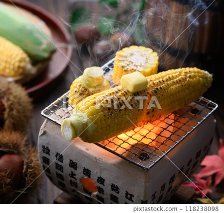 Autumn taste: grilled corn 118238098