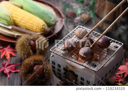 Autumn taste: Roasted chestnuts 118238320