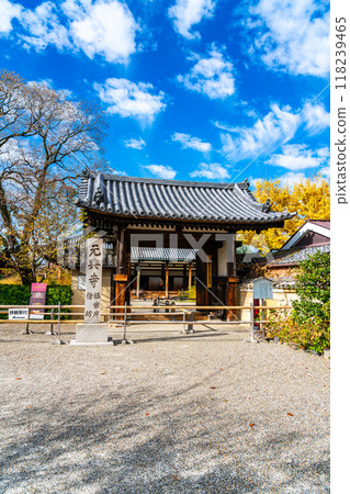 【奈良縣】元興寺東門秋雲飄蕩 118239465