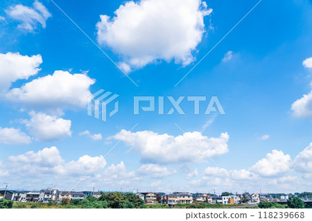 A residential area under a refreshing summer sky A residential area under a refreshing summer sky 118239668