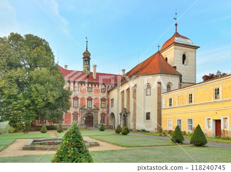 Beautiful Libochovice castle in Czech republic 118240745
