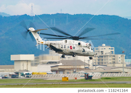 海上自衛隊MH-53E掃雷直升機起飛 118241164