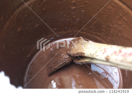 油漆,刷子,罐頭 油漆,刷子,罐頭 118241919