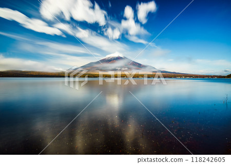 Long exposure shot of Mt.Fuji with Lake Yamanaka, Yamanashi, Japan 118242605