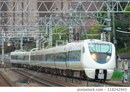 683 系列 Thunderbird 運行在三得利曲線上 683 系列 Thunderbird 運行在三得利曲線上 118242943