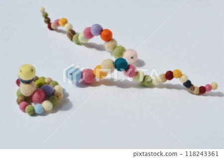 羊毛氈球製作的蛇年賀卡材料 118243361