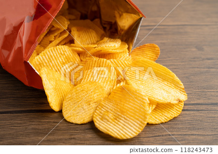 Potato chips, delicious BBQ seasoning spicy for crips, thin slice deep fried snack fast food in open bag. 118243473