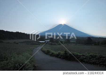 "Diamond Fuji" - a spectacular diamond-like view from Asagiri Plateau "Diamond Fuji" - a spectacular diamond-like view from Asagiri Plateau 118244314