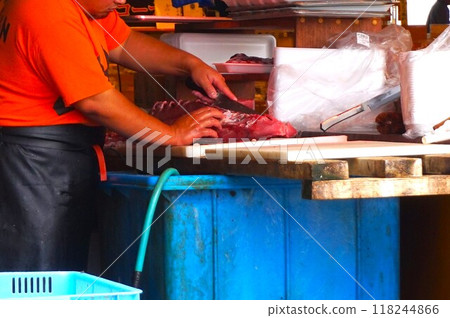 Tuna cutting, preparing, chef, Nakaminato fishing port, Nakaminato port, Nakaminato, market, fish market Tuna cutting, preparing, chef, Nakaminato fishing port, Nakaminato port, Nakaminato, market, fish market 118244866