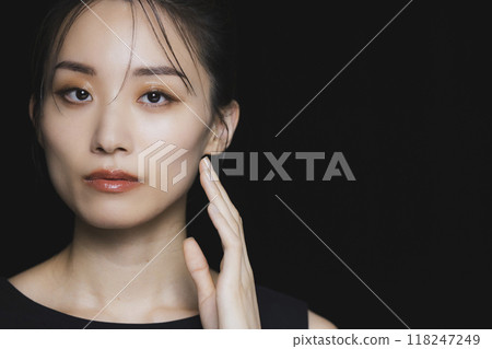 Woman on a black background 118247249