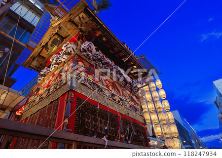 祗園祭前夕山長刀馱 118247934