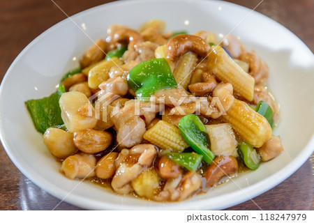 炒雞肉和腰果，中菜 118247979