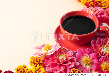 Autumn composition of red coffee cup and dahlia flowers on beige background with place for text. Flat lay, banner. Nature concept 118250161
