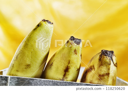 Ripe banana fruit  in box 118250620