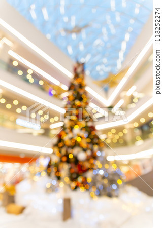 Blurred defocused image of beautifully decorated Christmas tree 118252274