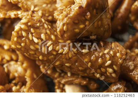 View of a plate of shebaquia, typical sweet of the month of Ramadan in Morocco 118252463